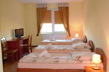 Фото номера Трехместный номер Отель Hotel i Restauracja Jaskolka г. Alojzów 5